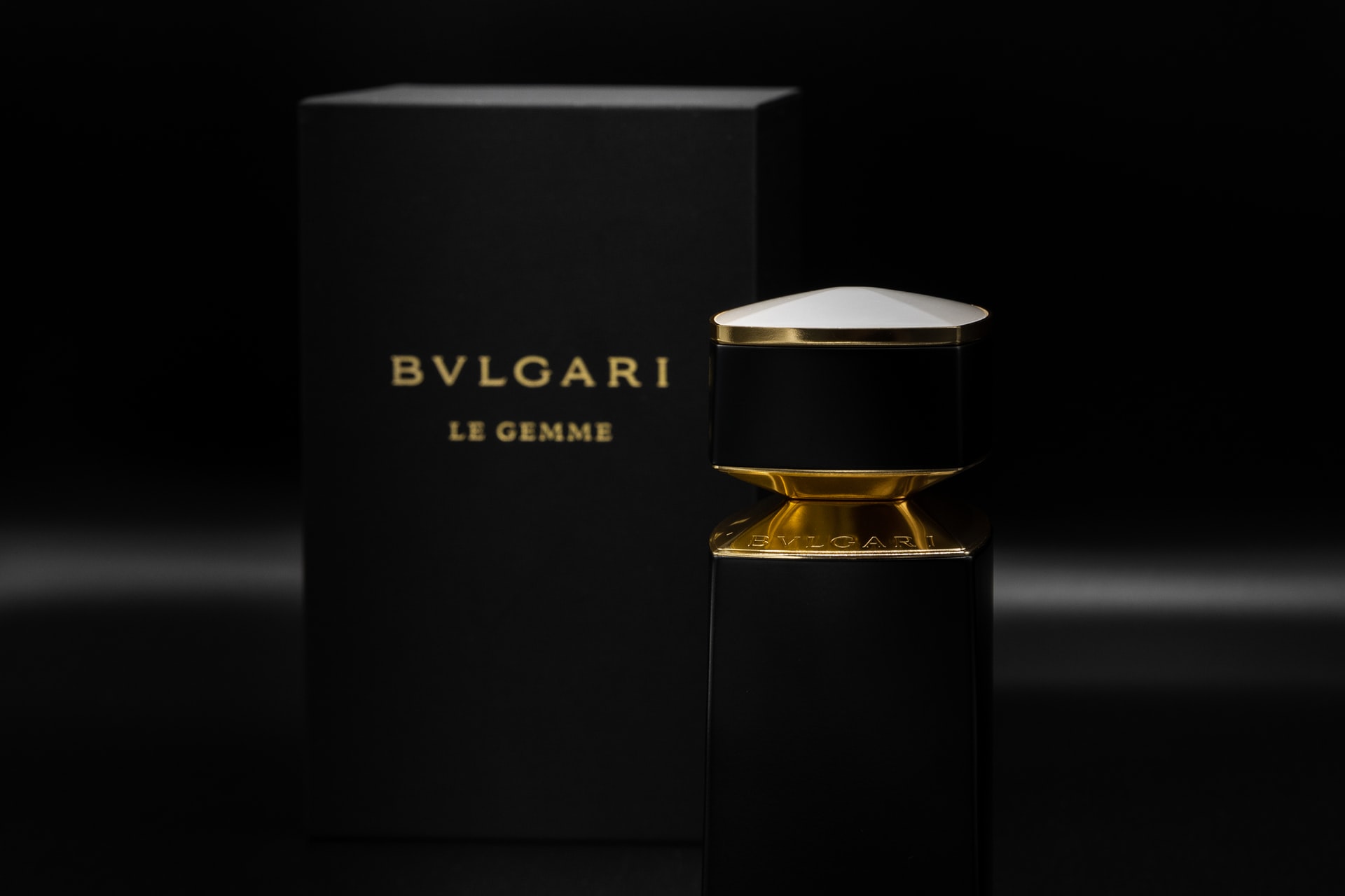 Марковите парфюми са сред задължителните козметични продукти за перфектна визия