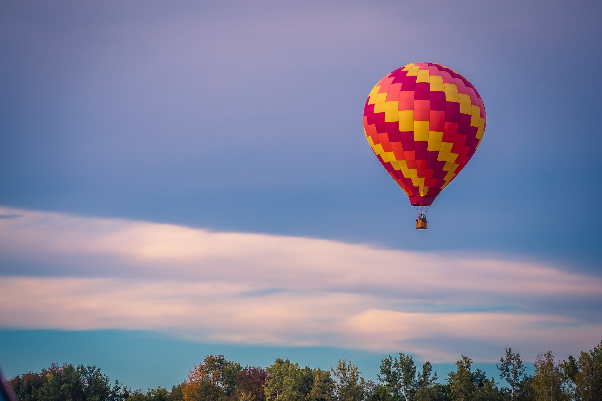 Полет с балон за двама: Ето как да поднесете най-романтичния и емоционален подарък