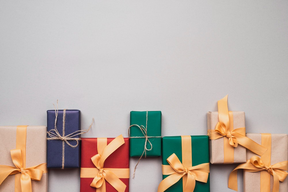 Защо е хубаво да подаряваме подаръчни кошници и ръчно изработени подаръци